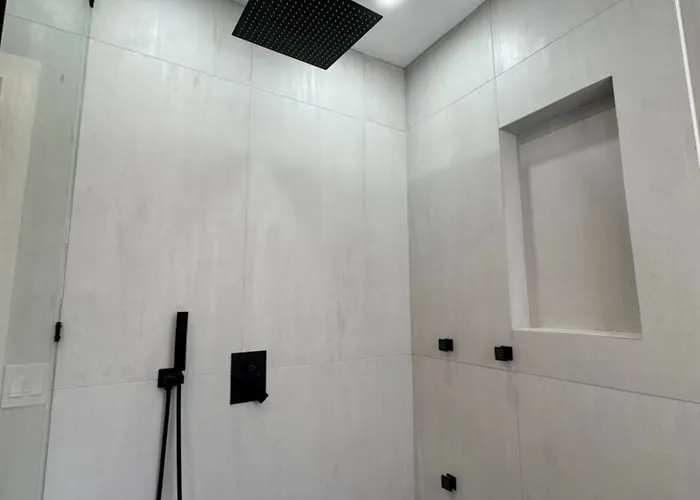 Sleek Avondale Bath 2 Bed King&queen&garage *